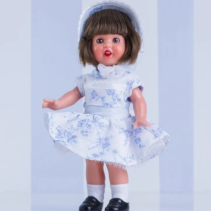 Poupée Mini Mariquita Pérez 21 cm - Avec robe blanche à fleurs bleu clair