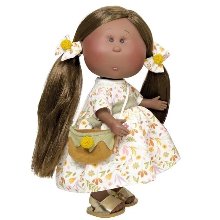 Poupée Nines d'Onil 23 cm - Little Mia brune dans une robe à imprimé naturel