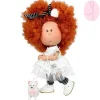 Poupée Nines d'Onil 30 cm - Mia ARTICULÉE - avec cheveux roux, robe blanche et mascotte