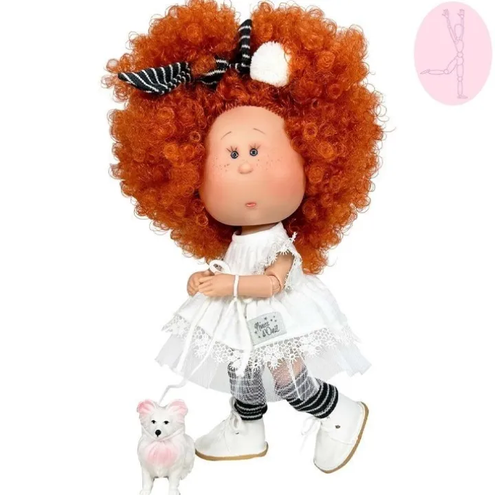Poupée Nines d'Onil 30 cm - Mia ARTICULÉE - avec cheveux roux, robe blanche et mascotte