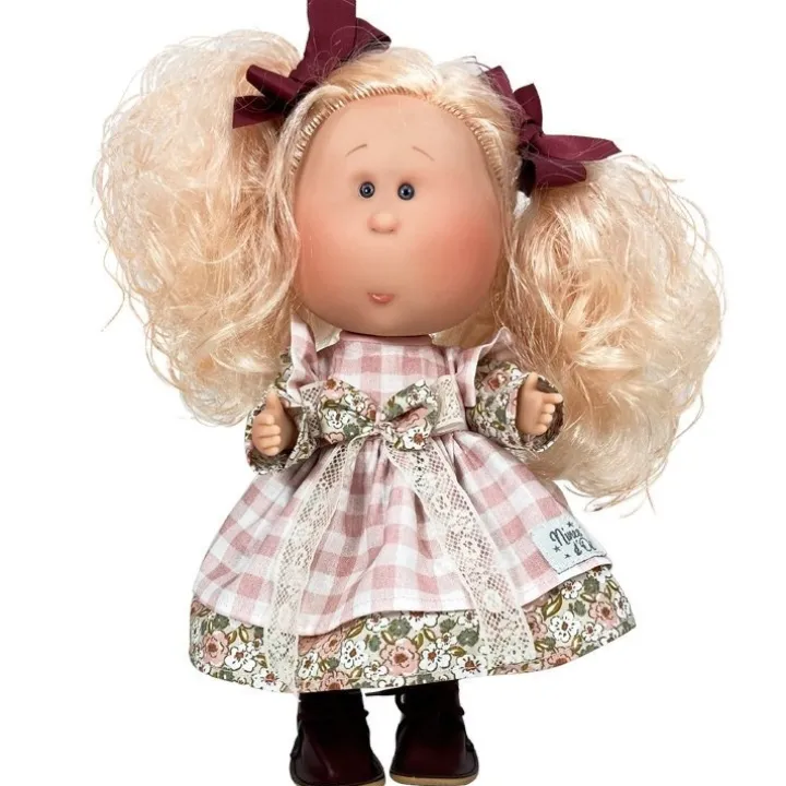 Poupée Nines d'Onil 30 cm - Mia avec des cheveux roses et une robe à carreaux