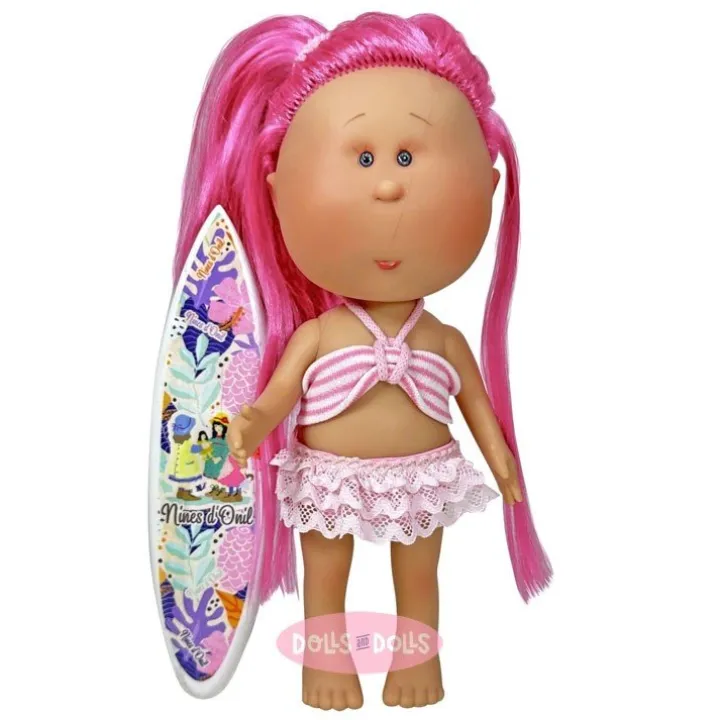 Poupée Nines d'Onil 30 cm - Mia summer avec des cheveux fuchsia en queue de cheval et un maillot de bain
