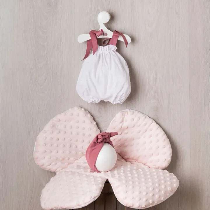 Tenue pour poupée Así 43 cm - Barboteuse Plumeti et coussin fleuri pour poupée María